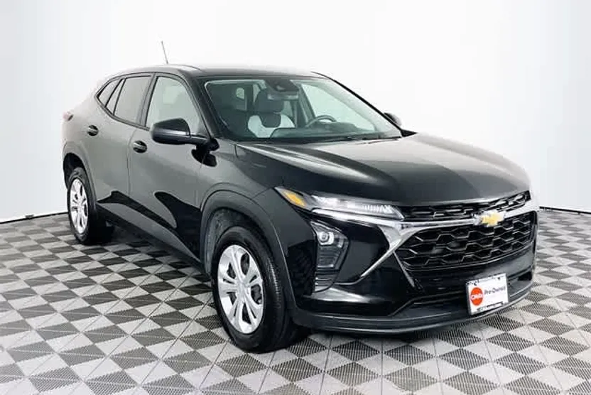 2025 Chevrolet Trax LS photo 1