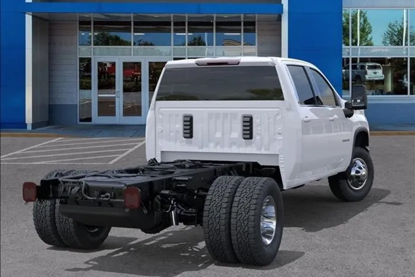 2025 Chevrolet Silverado 3500HD LT photo 1