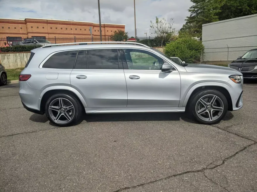 2025 Mercedes Benz GLS 450 4MATIC photo 1