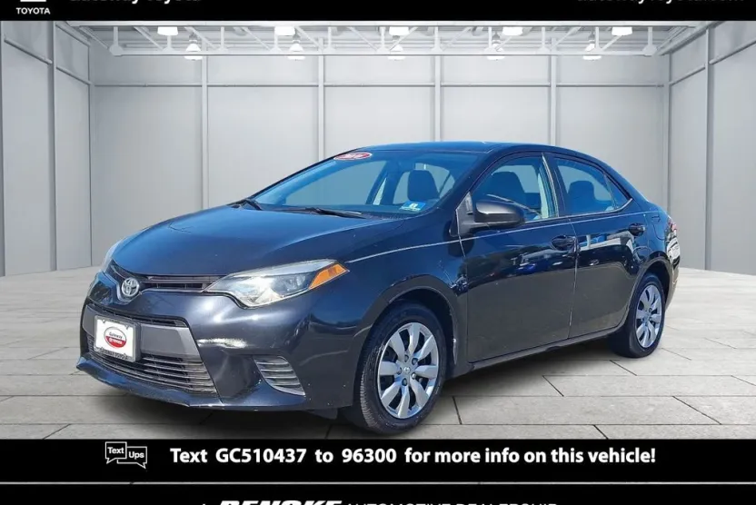 2016 Toyota Corolla LE photo 1