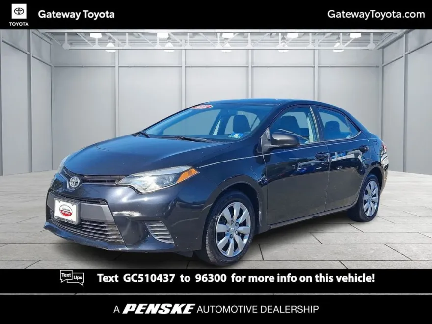 2016 Toyota Corolla LE photo 1