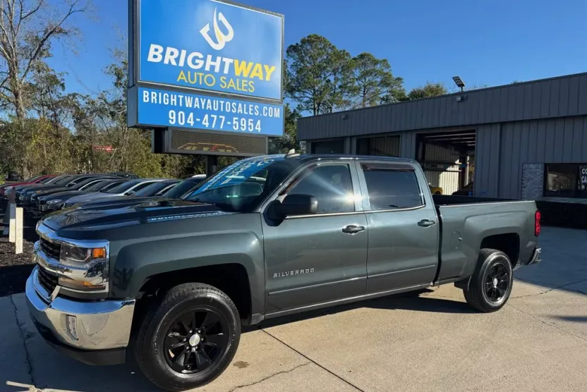 2018 Chevrolet Silverado 1500 LT photo 1