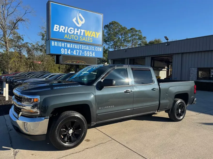 2018 Chevrolet Silverado 1500 LT photo 1