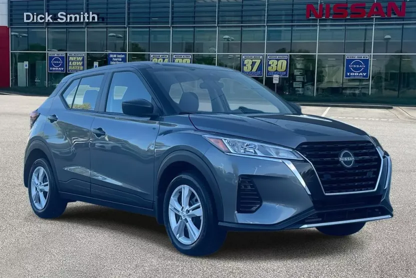 2025 Nissan Kicks Play S photo 1