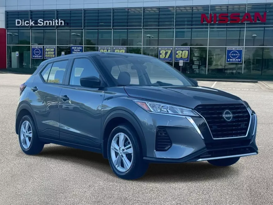 2025 Nissan Kicks Play S photo 1