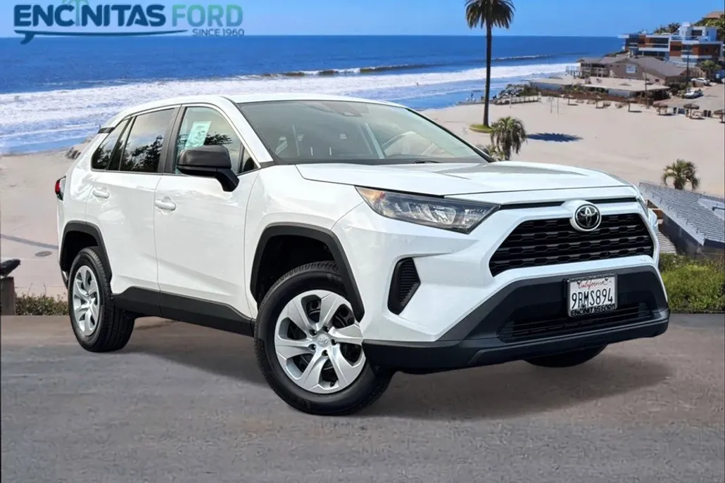 2022 Toyota RAV4 LE photo 1