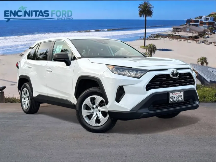 2022 Toyota RAV4 LE photo 1