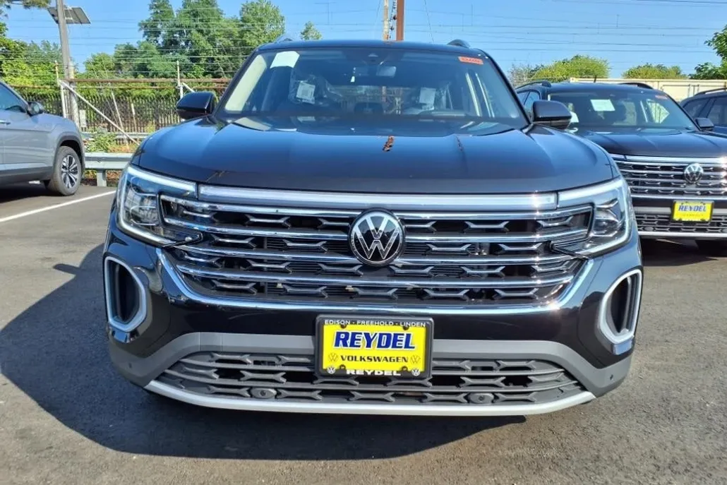 2026 Volkswagen Atlas SEL photo 1