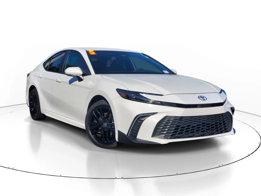 2025 Toyota Camry SE photo 1
