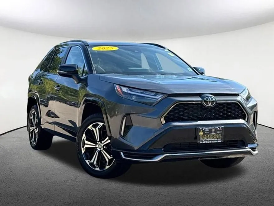 2025 Toyota RAV4 Hybrid XSE photo 1
