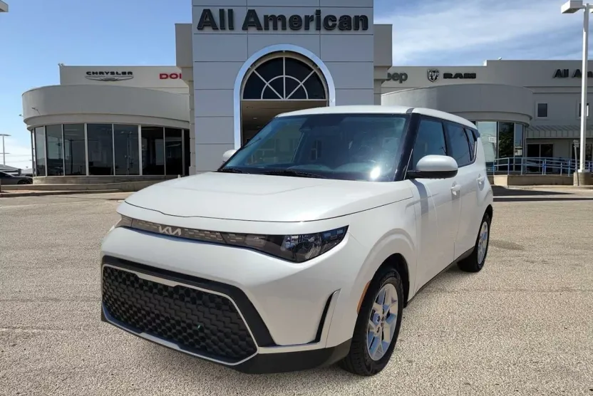 2023 Kia Soul LX photo 1