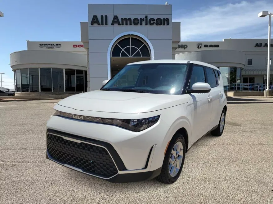 2023 Kia Soul LX photo 1