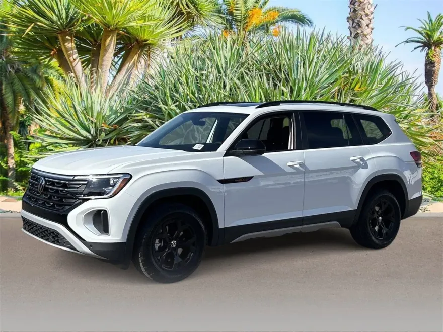 2025 Volkswagen Atlas Peak Edition SE photo 1
