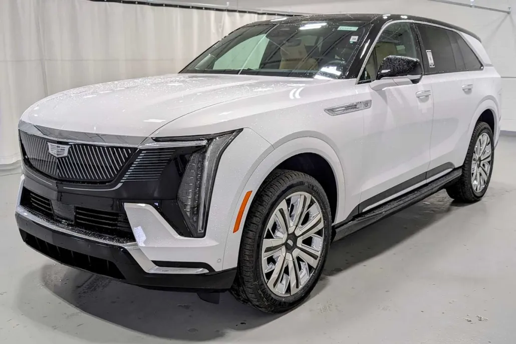 2025 Cadillac Escalade IQ Luxury photo 1