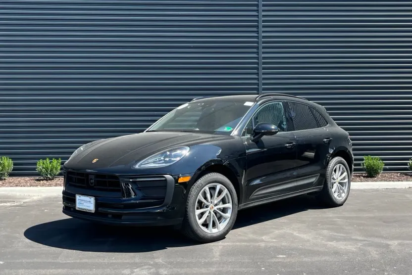 2025 Porsche Macan T photo 1