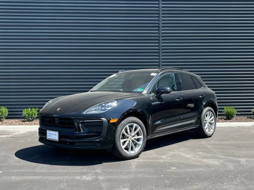 2025 Porsche Macan T photo 1