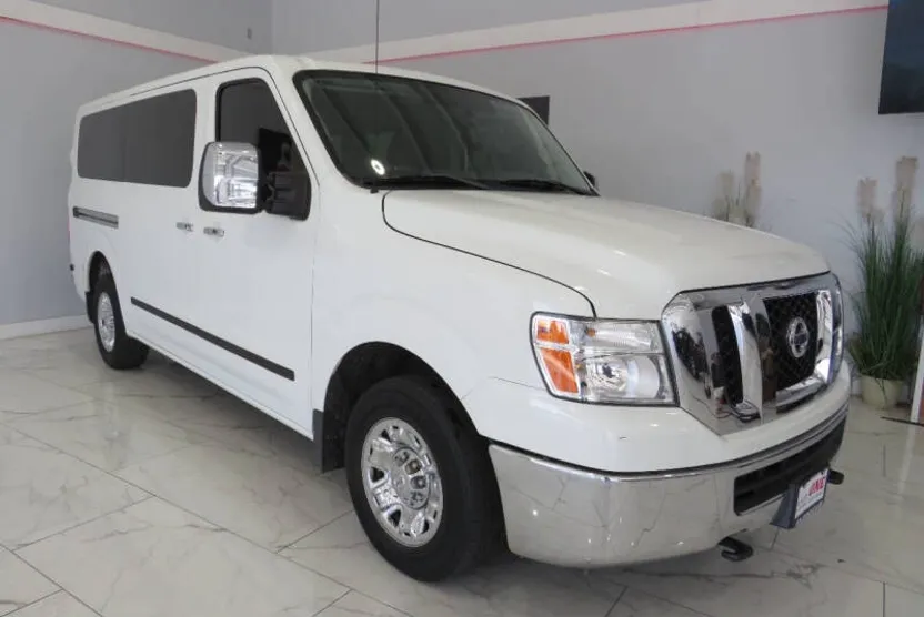 2017 Nissan NV3500 HD SV photo 1