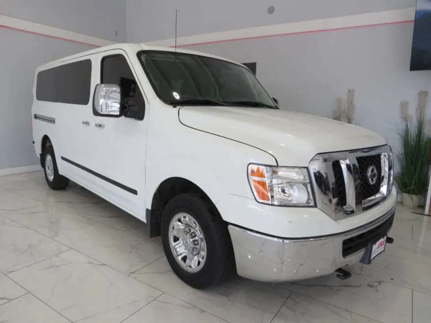 2017 Nissan NV3500 HD SV photo 1