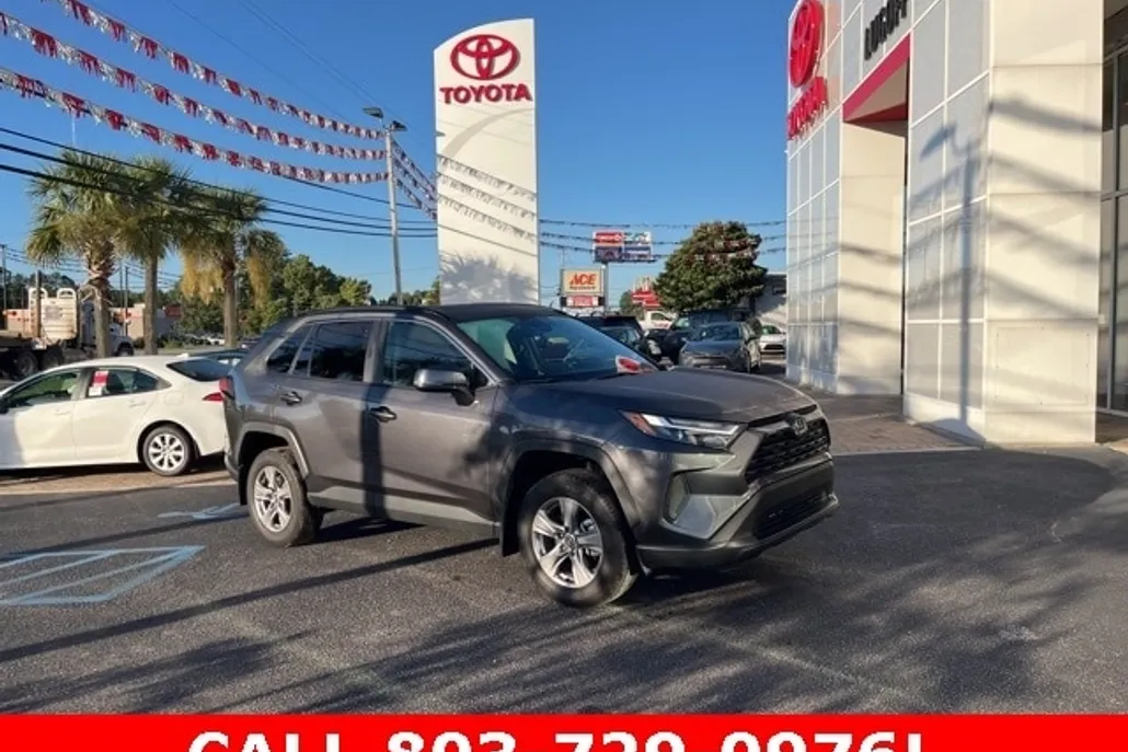 2024 Toyota RAV4 XLE photo 1