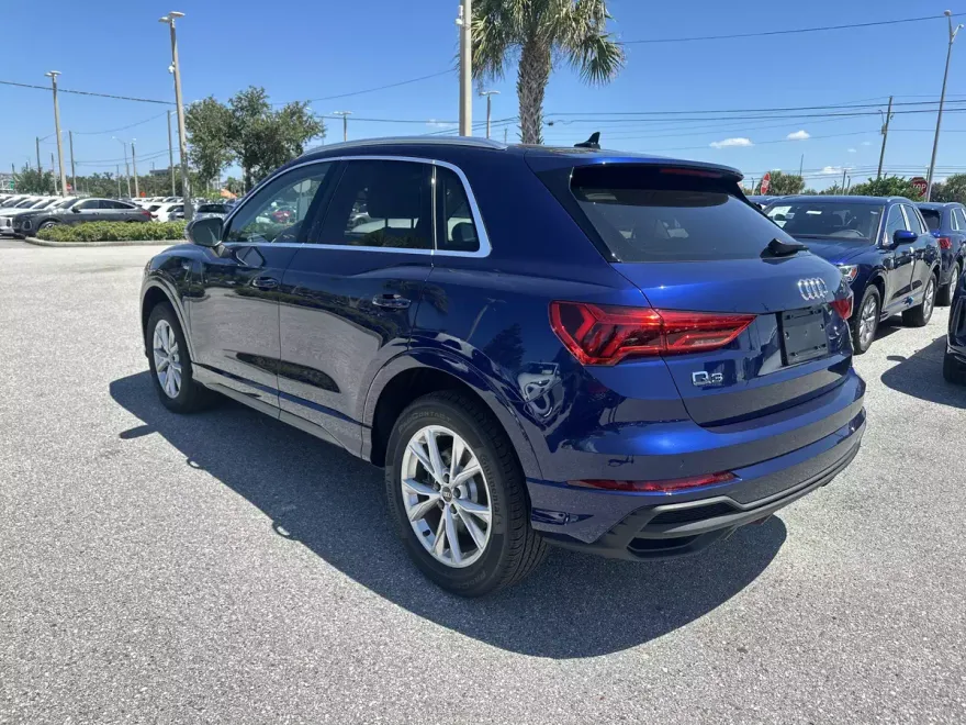 2025 Audi Q3 S line Premium photo 1