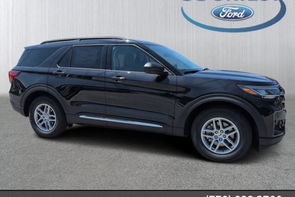 2025 Ford Explorer photo 1
