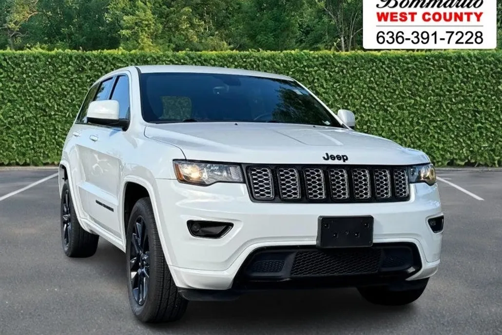 2017 Jeep Grand Cherokee Altitude photo 1