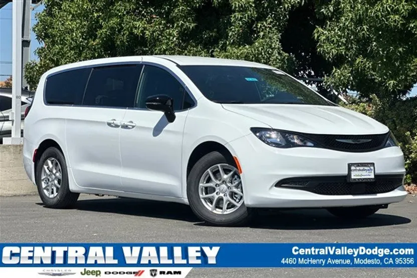 2026 Chrysler Voyager LX photo 1