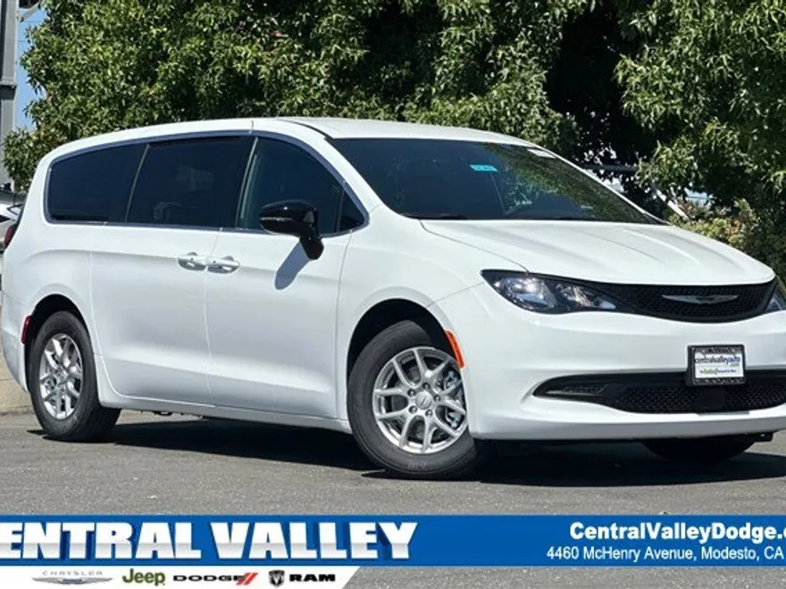 2026 Chrysler Voyager LX photo 1