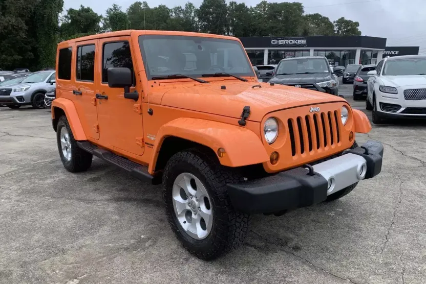 2013 Jeep Wrangler Unlimited Sahara photo 1