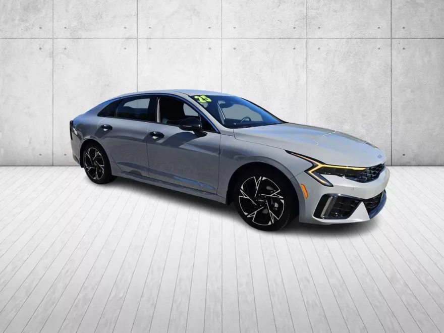 2025 Kia K5 GT-Line photo 1
