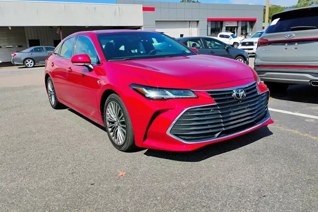 2022 Toyota Avalon Limited photo 1