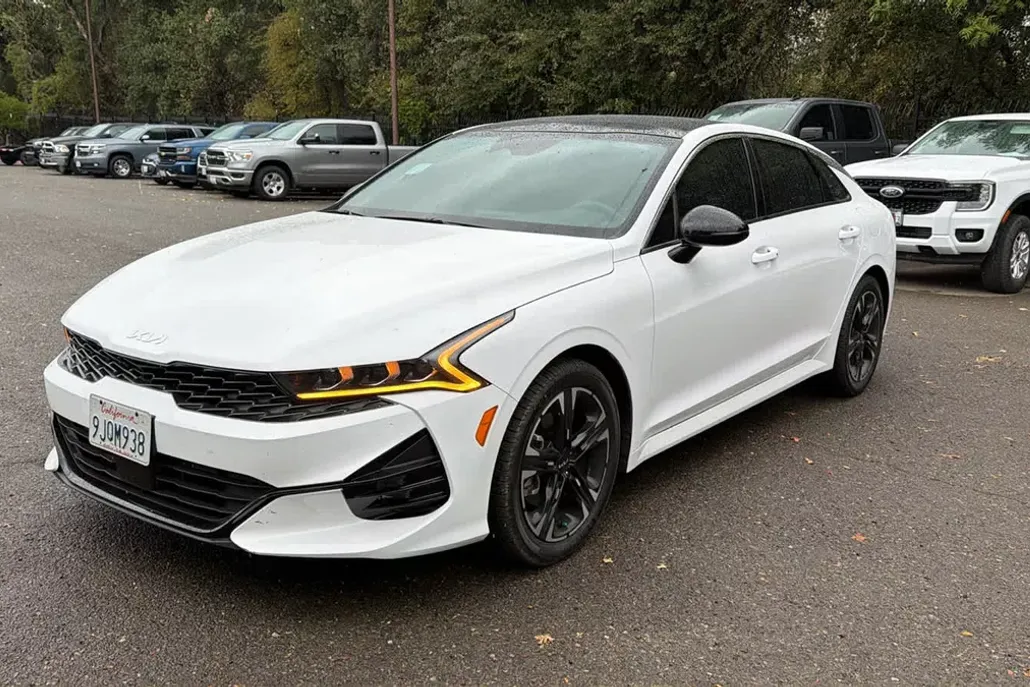 2024 Kia K5 GT-Line photo 1