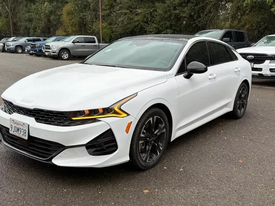 2024 Kia K5 GT-Line photo 1