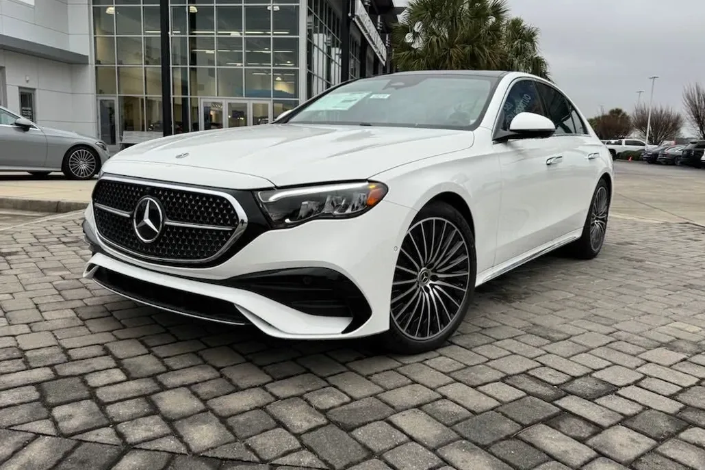 2025 Mercedes Benz E 350 photo 1