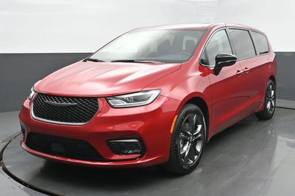 2026 Chrysler Pacifica photo 1