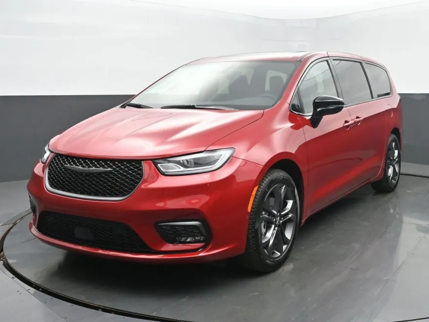 2026 Chrysler Pacifica photo 1