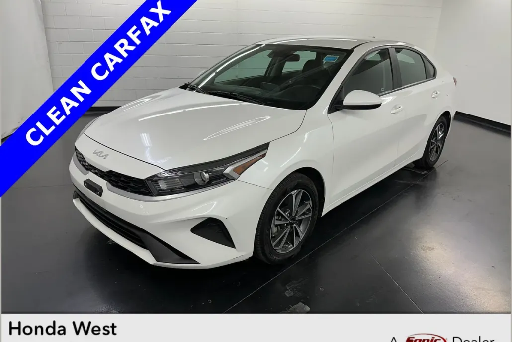 2024 Kia Forte LXS photo 1
