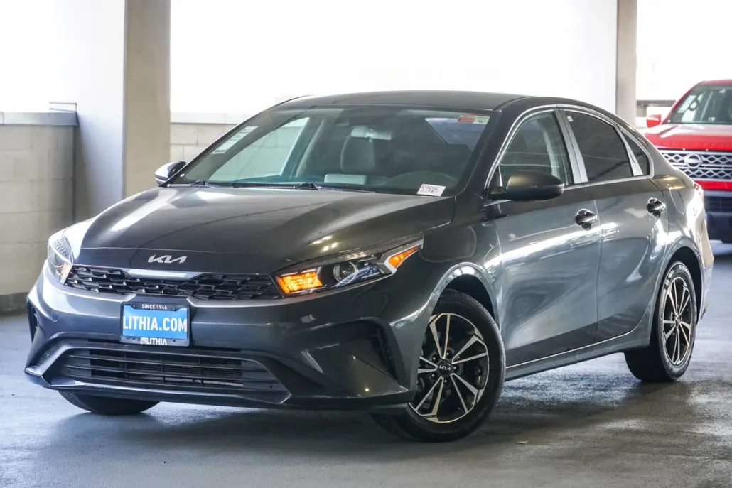 2022 Kia Forte LXS photo 1