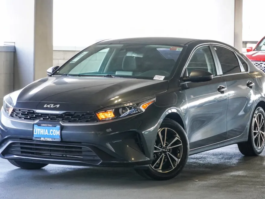 2022 Kia Forte LXS photo 1