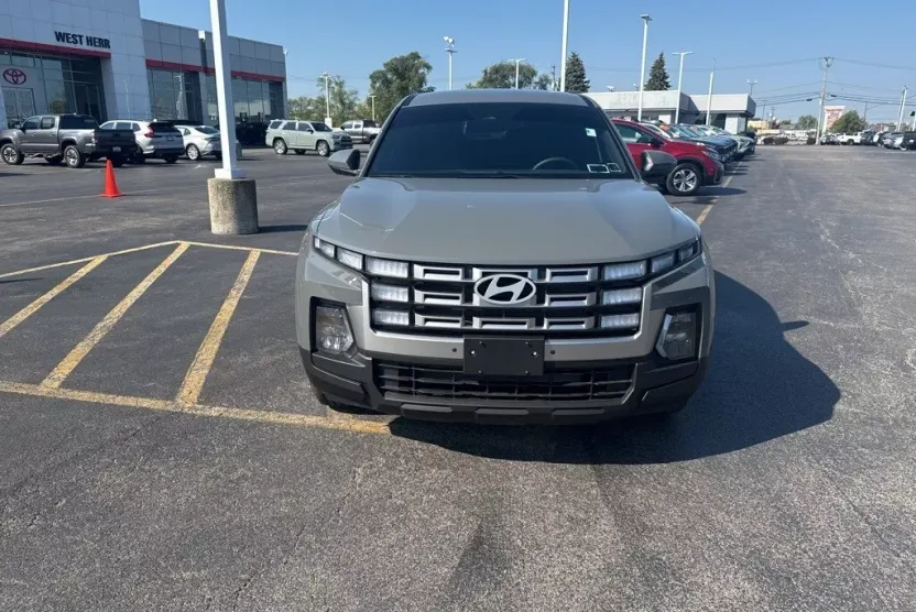 2025 Hyundai Santa Cruz SE photo 1