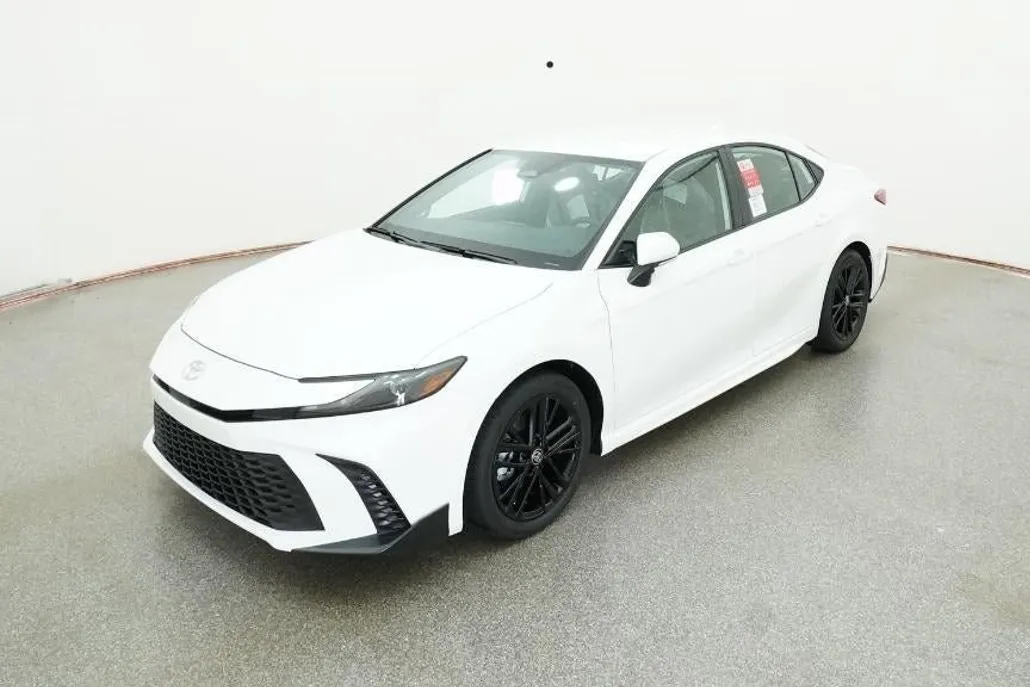 2026 Toyota Camry SE photo 1