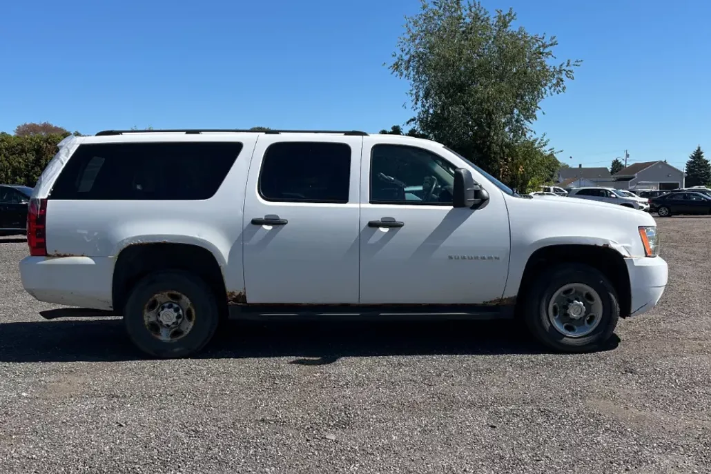 2013 Chevrolet Suburban 2500 photo 1