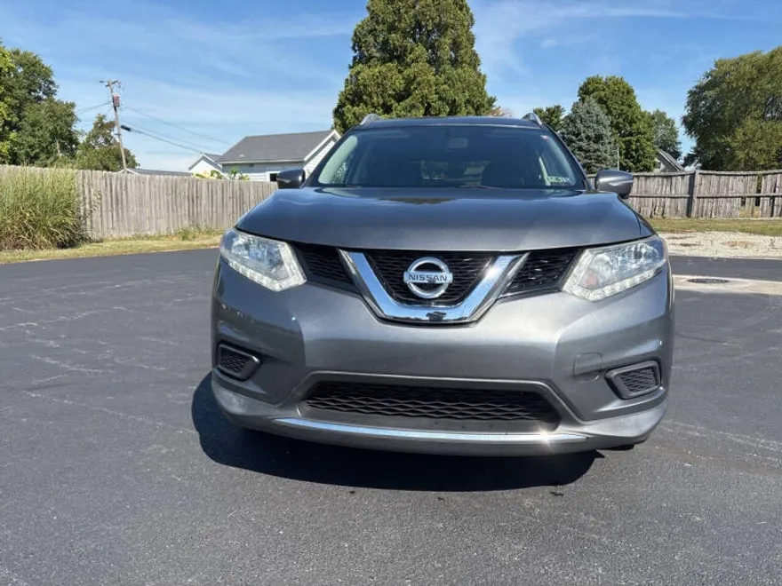 2015 Nissan Rogue SV photo 1