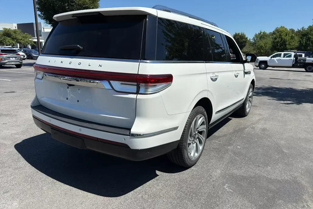 2024 Lincoln Navigator Reserve photo 1