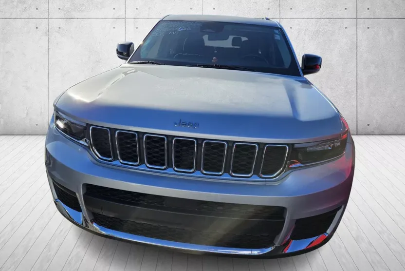 2021 Jeep Grand Cherokee Laredo photo 1