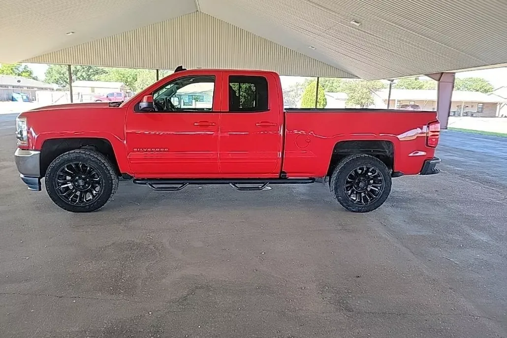 2018 Chevrolet Silverado 1500 LT photo 1