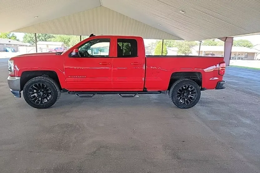 2018 Chevrolet Silverado 1500 LT photo 1