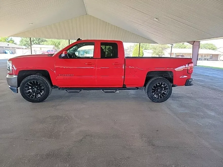 2018 Chevrolet Silverado 1500 LT photo 1