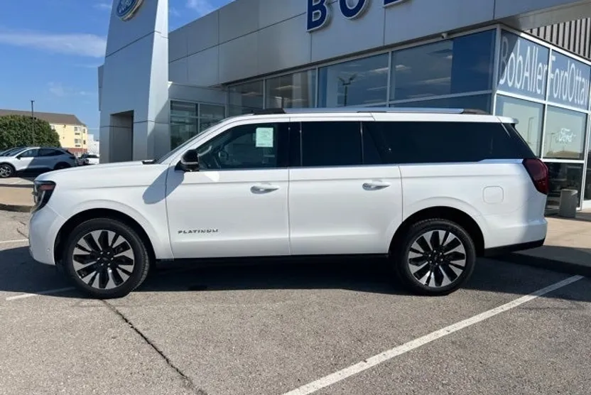 2025 Ford Expedition MAX Platinum photo 1
