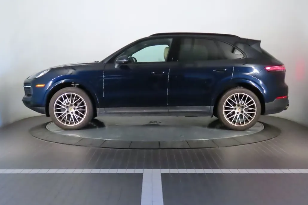 2023 Porsche Cayenne Platinum Edition photo 1